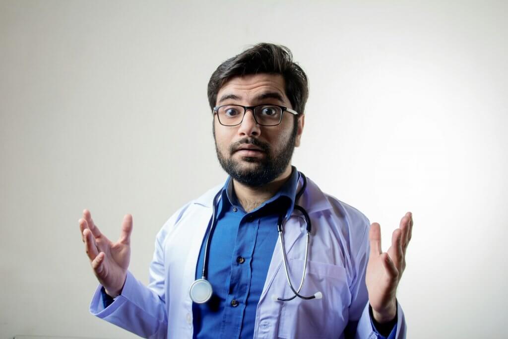 confused doctor usman-yousaf-4fo0gcw76so-unsplash